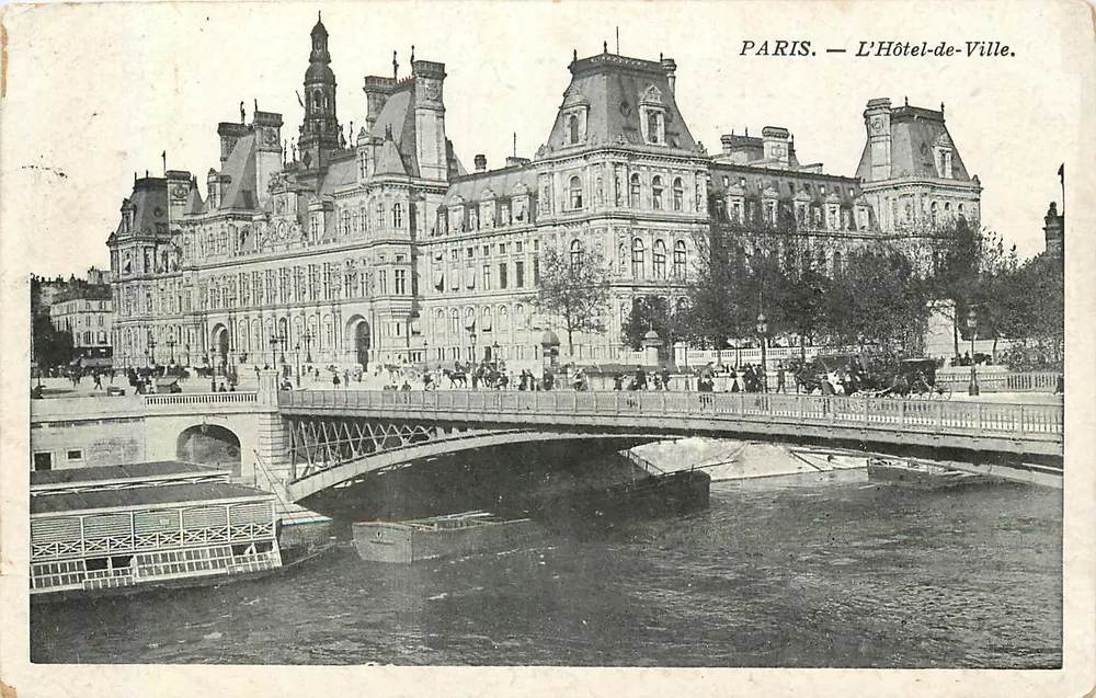 Paris — O Hôtel-de-Ville — vista com ponte e barcos - Frente