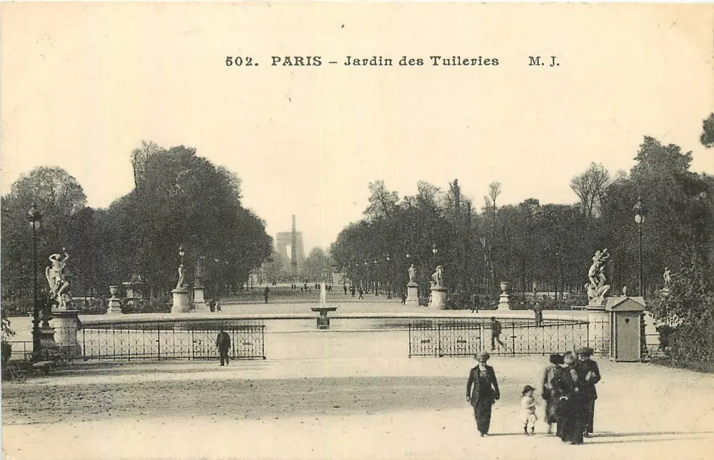 Paris - Jardim das Tuileries — vista do lago com estátuas — M. J. n° 502 - Frente