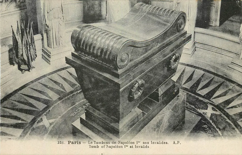 Paris — Le Tombeau de Napoléon Ier aux Invalides — A.P. n°358 - Recto