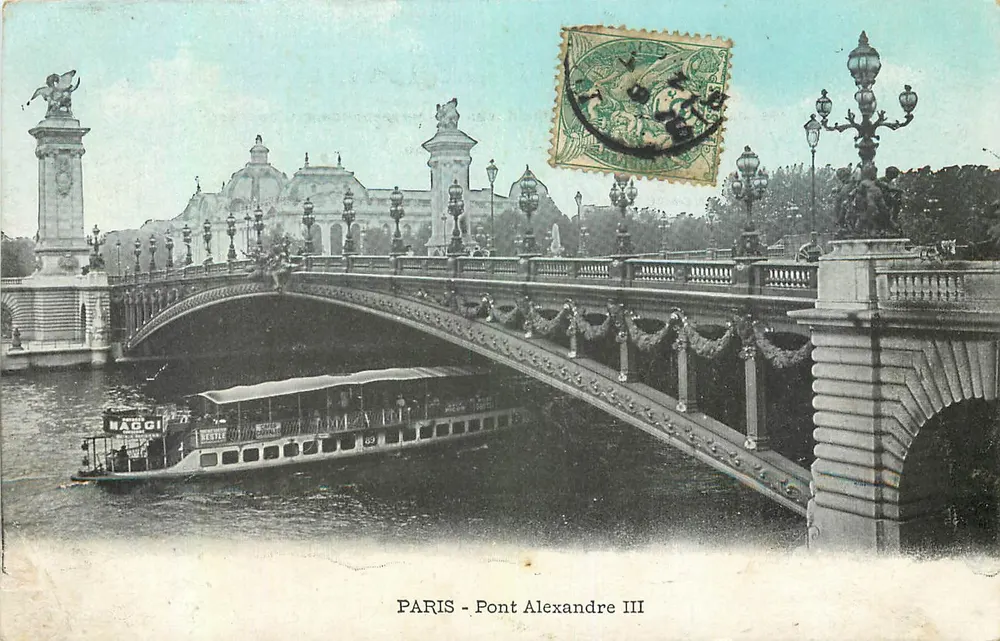 Paris - Ponte Alexandre III — vista da ponte com barco e editor Maggi - Frente