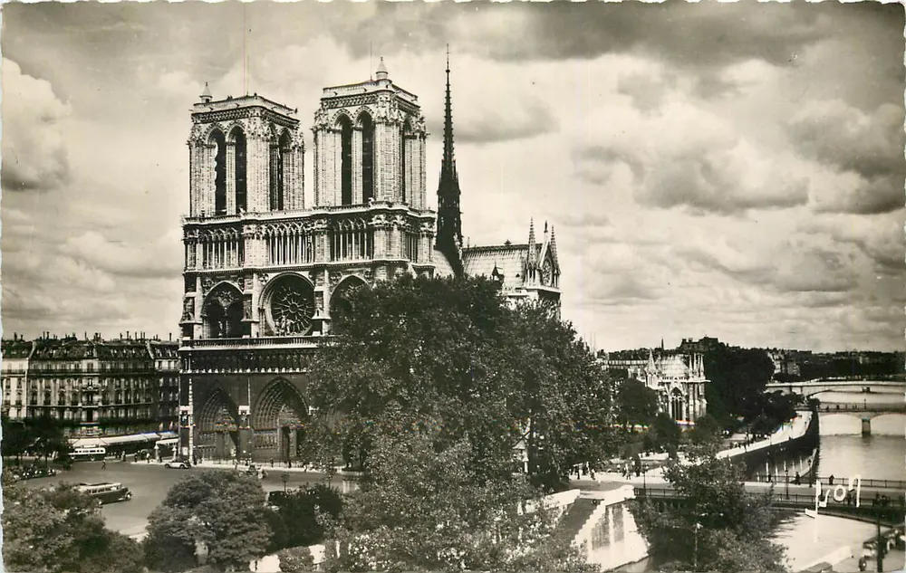 Notre-Dame de Paris — Vue générale — Éditions d'Art Martel, Paris - Recto