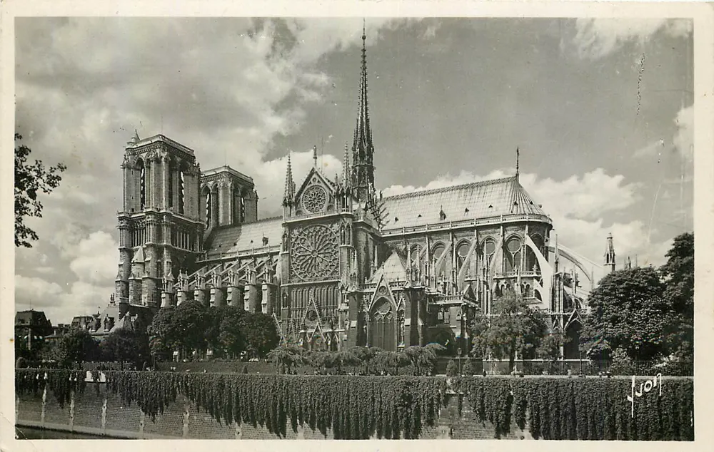 Notre-Dame de Paris — vue du Square de l'Archevêché — Éditions d'Art 'Vivons', Paris - Recto