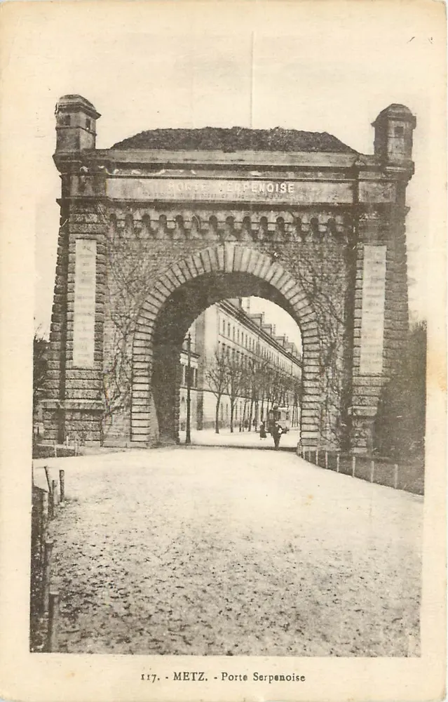 Porta Serpenoise — Metz — editor P. Ronnevie, n° 117 - Frente