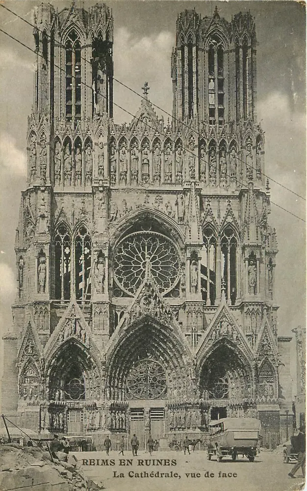 Reims en ruines — La Cathédrale, vue de face — LB Editions - Recto