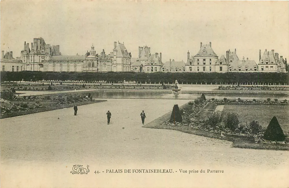 Palast von Fontainebleau — Ansicht vom Erdgeschoss — n° 44 - Vorderseite