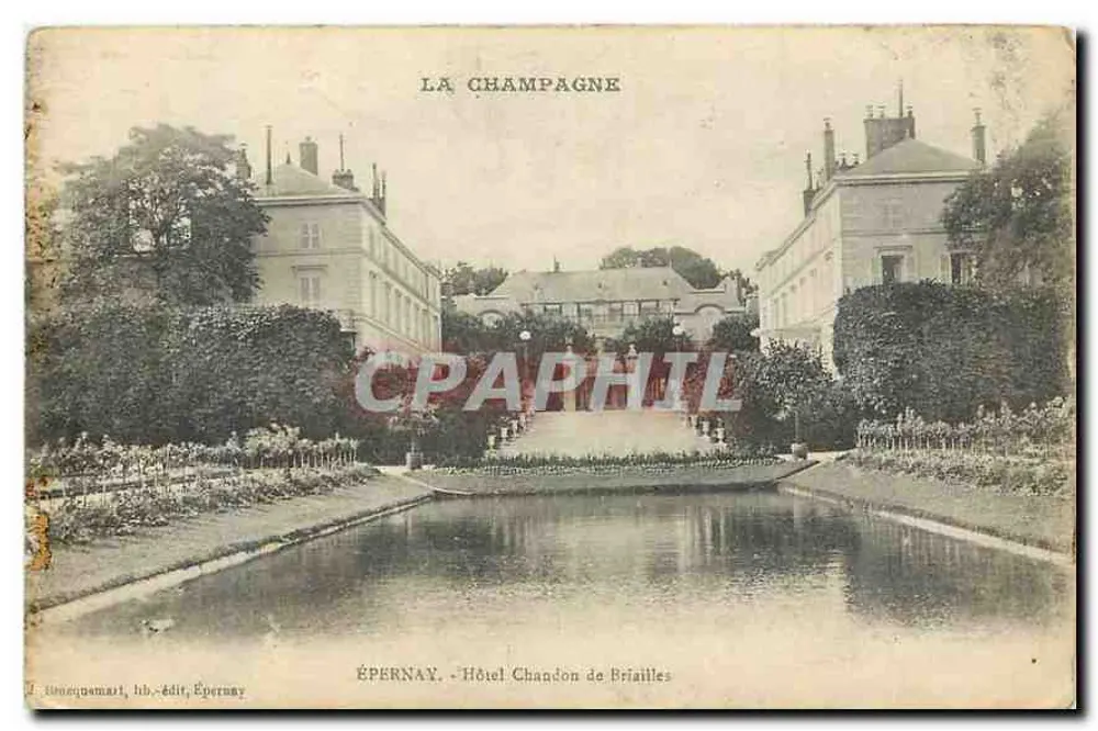 Épernay - Hôtel Chandon de Briailles — vue du parc avec étang et bâtiments - Recto