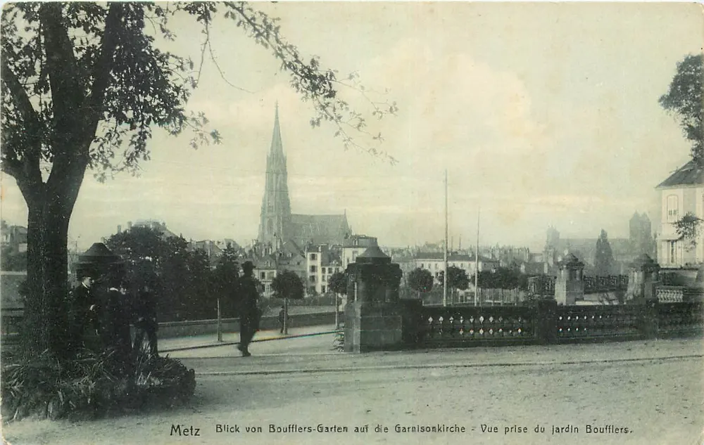 Metz — Vue prise du jardin Boufflers sur la Garnisonkirche — éditeur : Société Anonyme de Photographie, série 699, n° 33 - Recto
