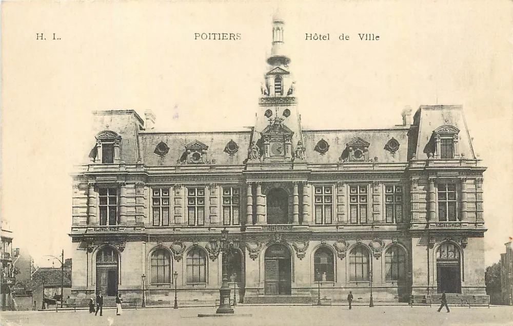 Poitiers — Hotel de Ville — H. L. - Frente