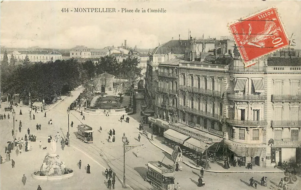 Montpellier - Place de la Comédie — vista da fonte e dos trams — editor Ricules, n° 414 - Frente