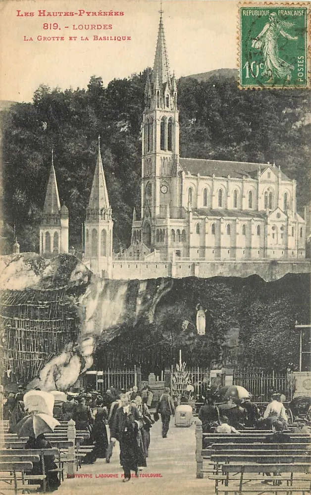 Lourdes — Die Grotte und die Basilika — Phototypie Labouche, Toulouse, Nr. 819 - Vorderseite
