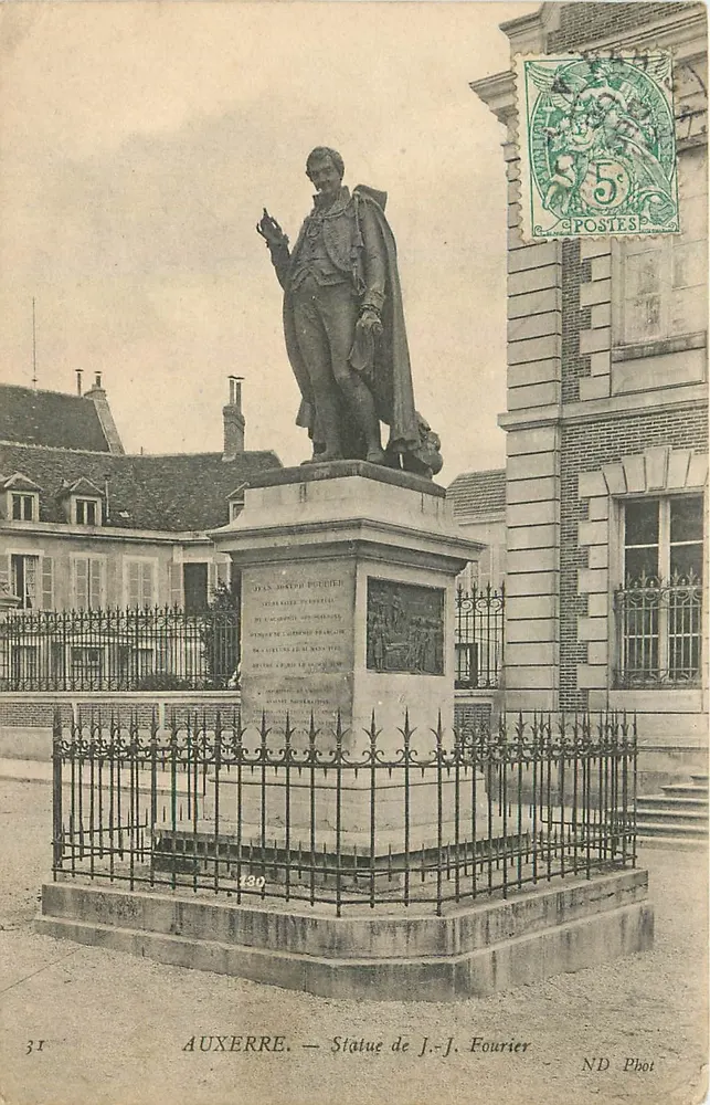 Auxerre — Estatua de J.-J. Fourrier — ND Phot - Anverso