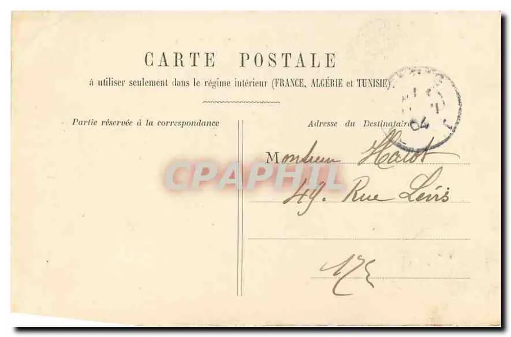 Paris 7. A Salpêtrière (Cour intérieure) — vista enquadrada por um arco — editor não identificado - Verso