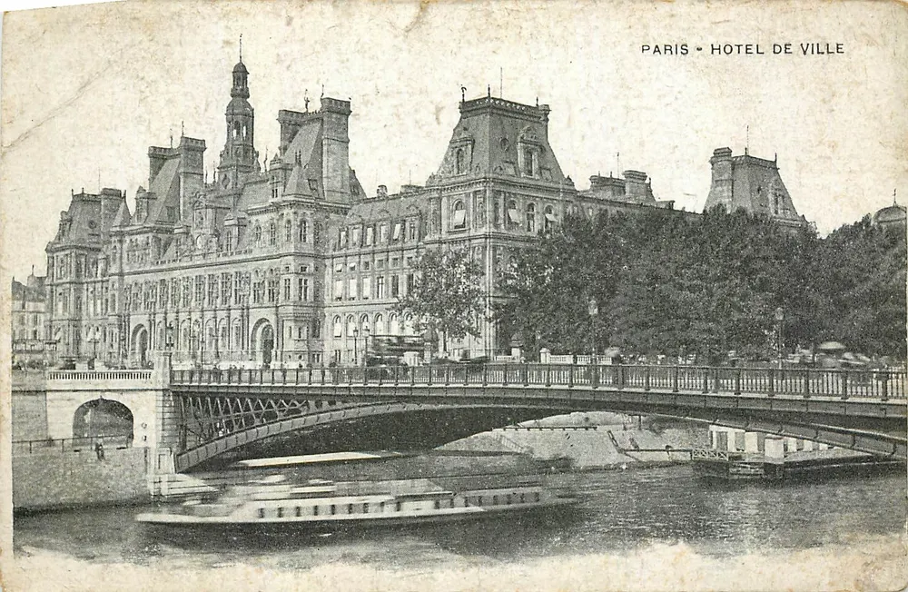 Paris - Hotel de Ville — vista com ponte e barco na Seine — n° 54 - Frente