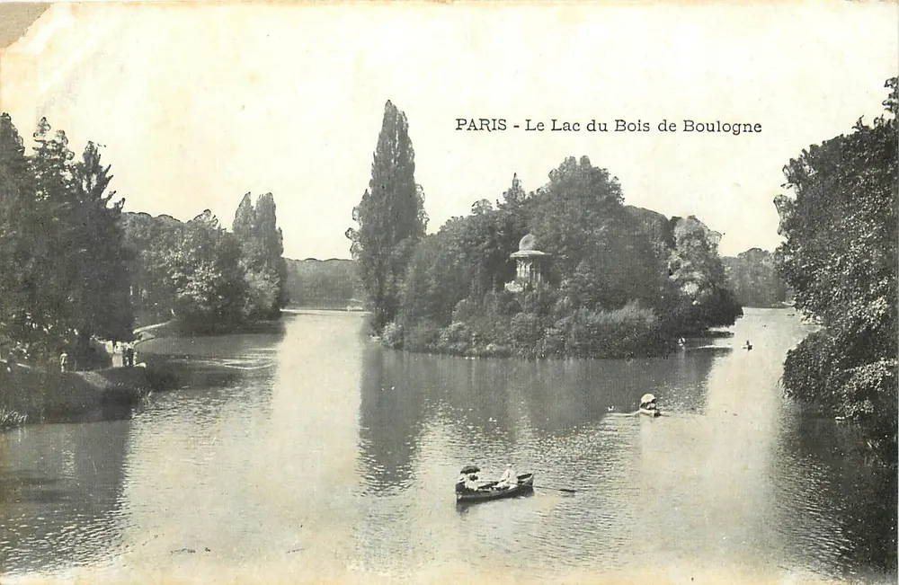 PARIS - Le Lac du Bois de Boulogne — vue du lac avec embarcation et kiosque - Recto