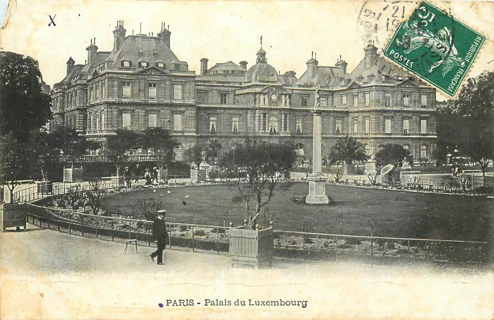 PARIS - Palácio do Luxemburgo — vista do jardim com coluna — editor não visível - Frente