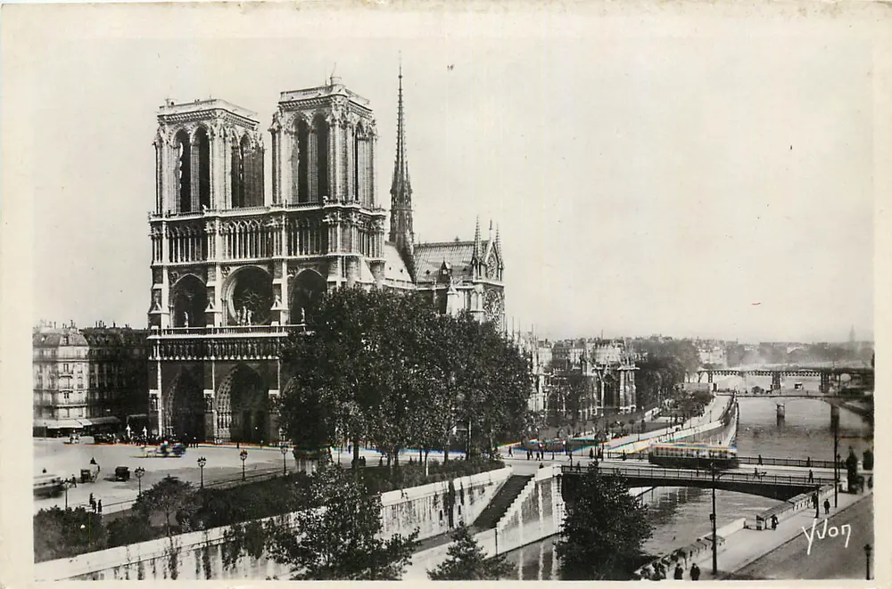 Notre-Dame de Paris — Vue générale — Éditions d'Art Yvon - Recto
