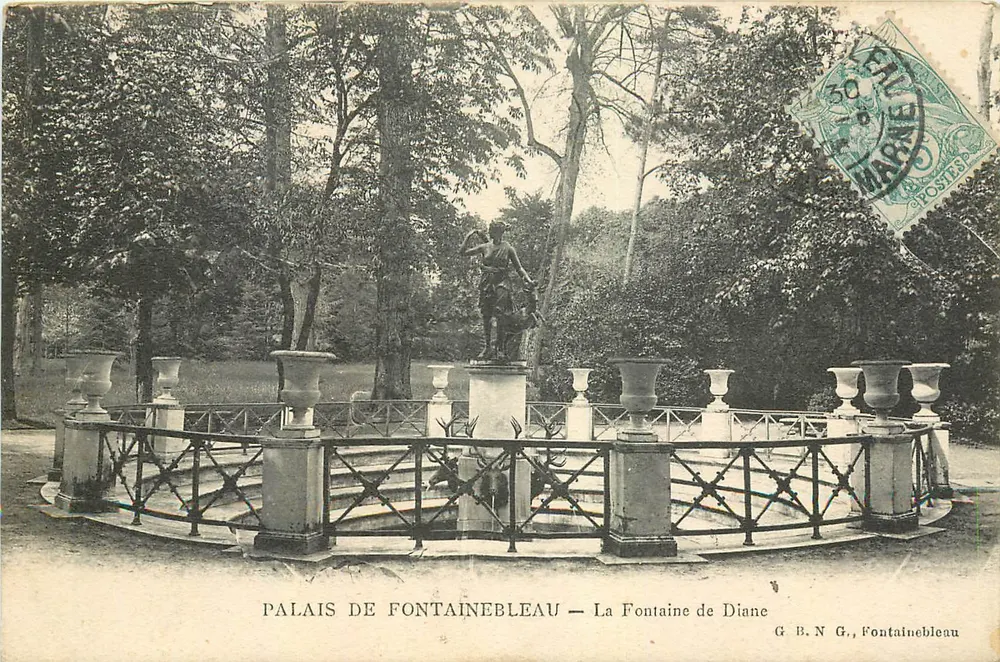 Schloss Fontainebleau — Die Fontaine de Diane — G. B. N. G., Fontainebleau - Vorderseite