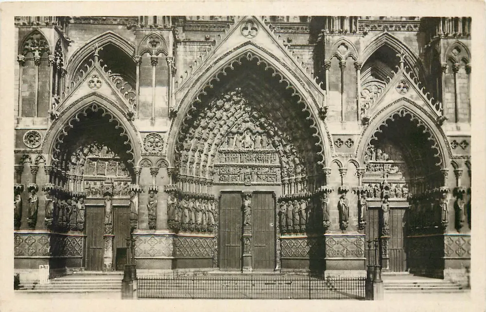 Sint-Andréaskerk van Amiens — Het Portaal — & REAL-PRODUITS C.A.P. PARIS - Voorkant