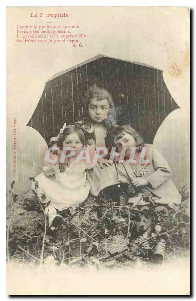 Os três crianças sob o guarda-chuva — Le P : chuva — Fotógrafo A. Reverent & Cie, Nancy - Frente