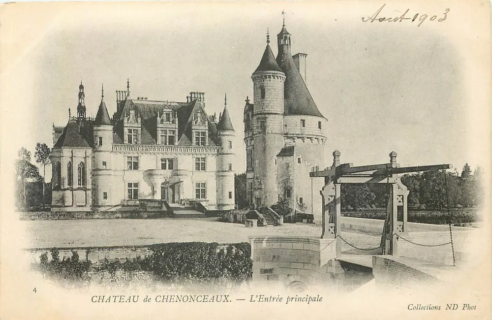 Castelo de Chenonceaux — Entrada Principal — Coleções ND Phot - Frente
