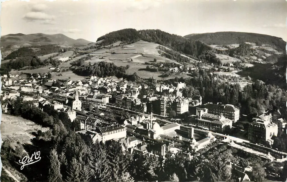 La Bourboule — Vista geral Oeste (alt. 852m) — L'Auvergne, edição G. d'O. - Frente