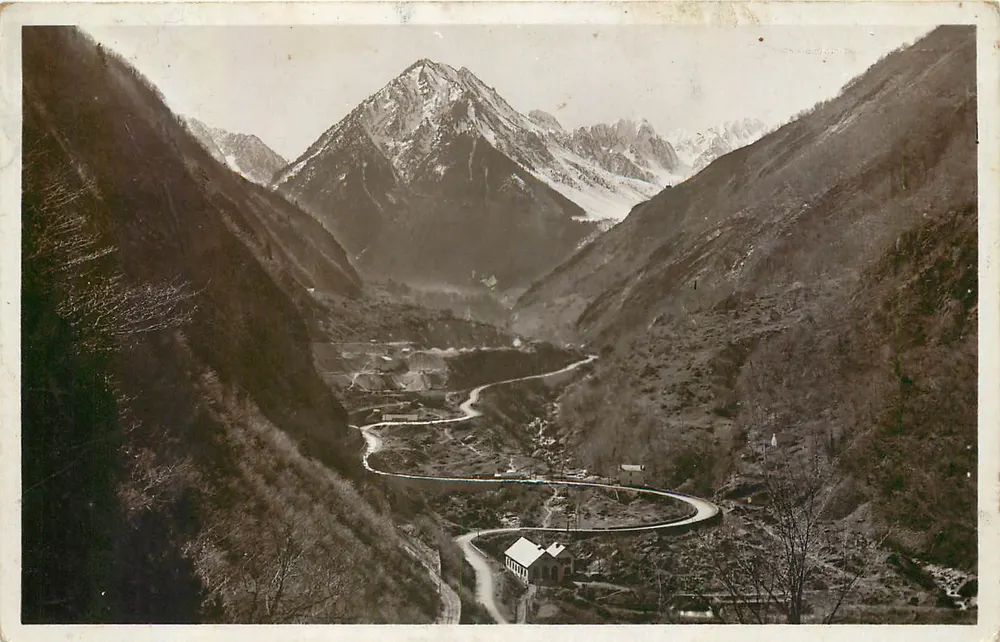 O "Collimaçon" e o Pégüère (alt. 2187 m.) — Cauterets — Édit. Quinault-Louches - Frente