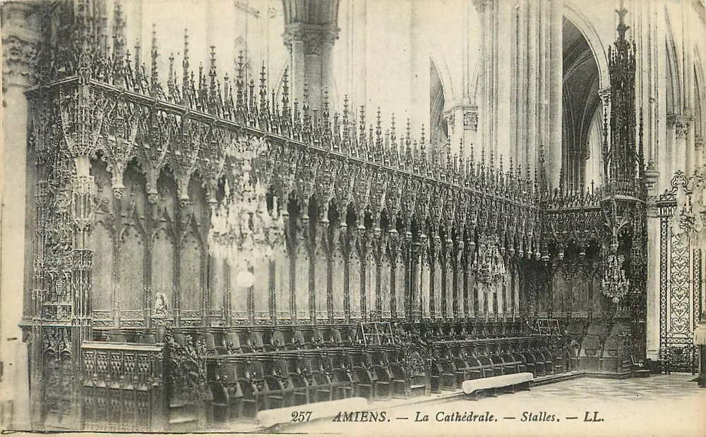 Amiens — A Catedral — Stalles — LL. — n° 257 - Frente