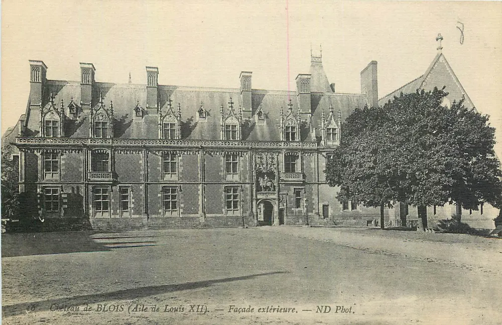 Schloss BLOIS (Flügel von Ludwig XII.) — Äußere Fassade — ND Pbot. - Vorderseite