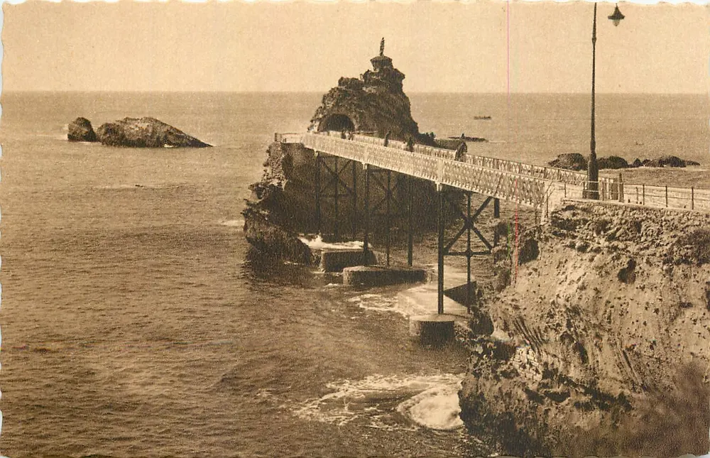 Biarritz - A Rocha da Virgem — Edições do Globo, Paris - Frente
