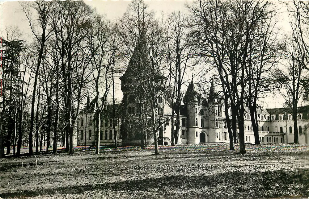 Château de Tigery — Vue de côté — Domaine de Tigery - Recto