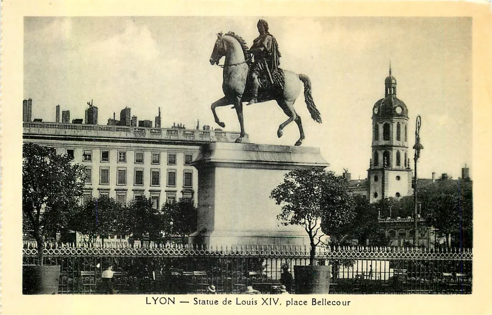 LYON — Statue de Louis XIV, place Bellecour - Recto