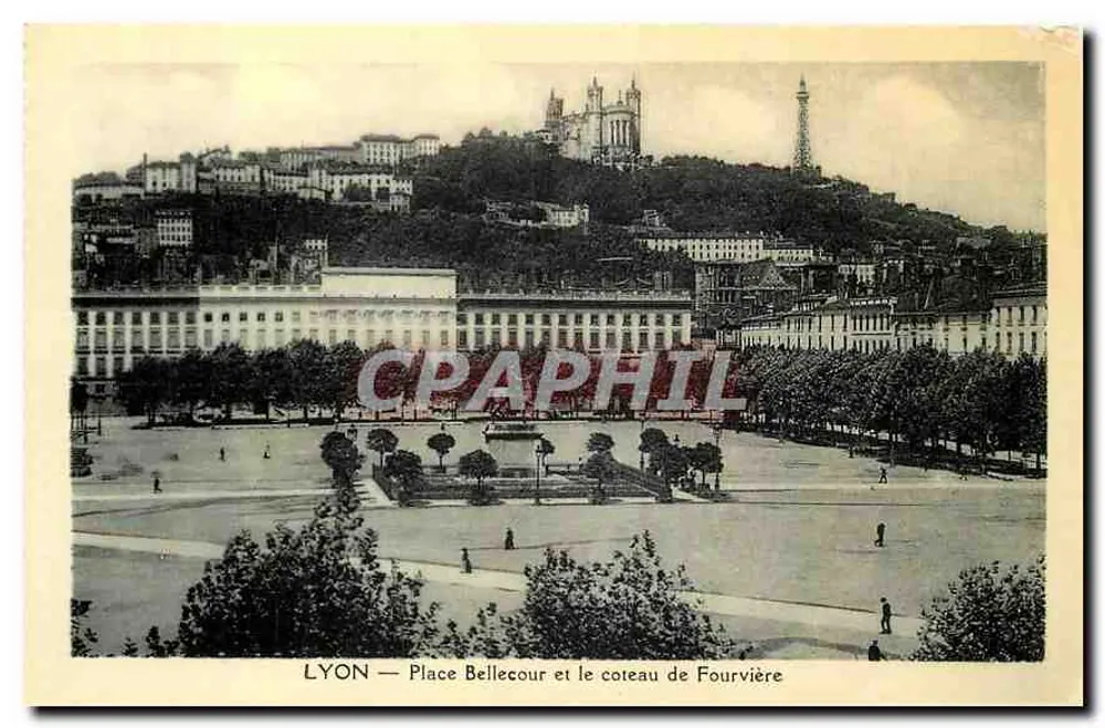 LYON — Place Bellecour et le coteau de Fourvière - Recto