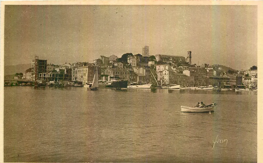 Cannes - Le Port et le Mont Chevalier — Édition d'Art YVON, Paris - Recto