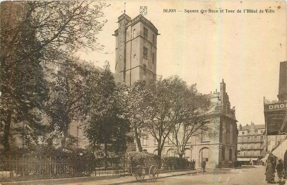 Dijon — Place der Dukes und Turm des Rathauses — Droz - Vorderseite