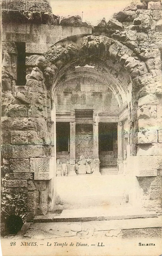 Nîmes — O Templo de Diane — Selecta - Frente
