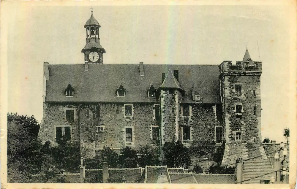Montluçon (Allier) — Le Vieux Château — éditeur COMBIEUR, MACON - Frente