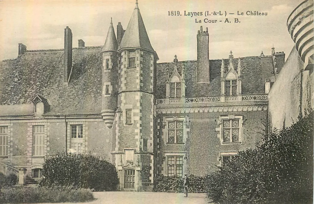 Luynes (I.-&-L.) — Het Kasteel — A. B. - Voorkant