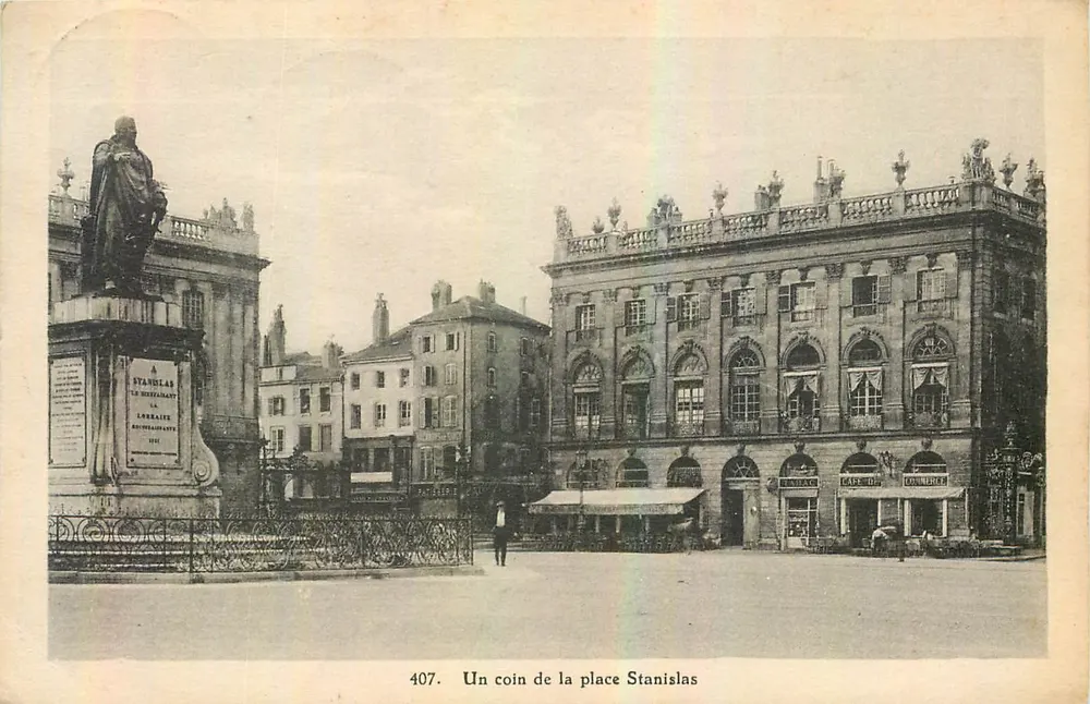 Place Stanislas — vista do canto com estátua e edifício ornado — Edição d'Art, Nancy, n° 407 - Frente