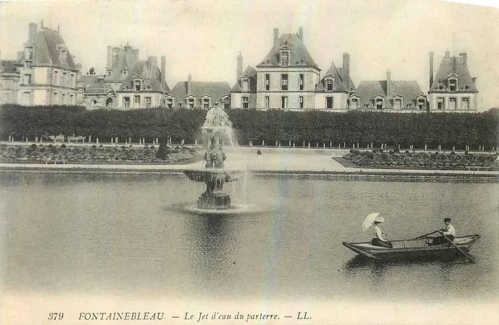 Fontainebleau — Le Jet d'eau du parterre — LL. n° 379 - Recto