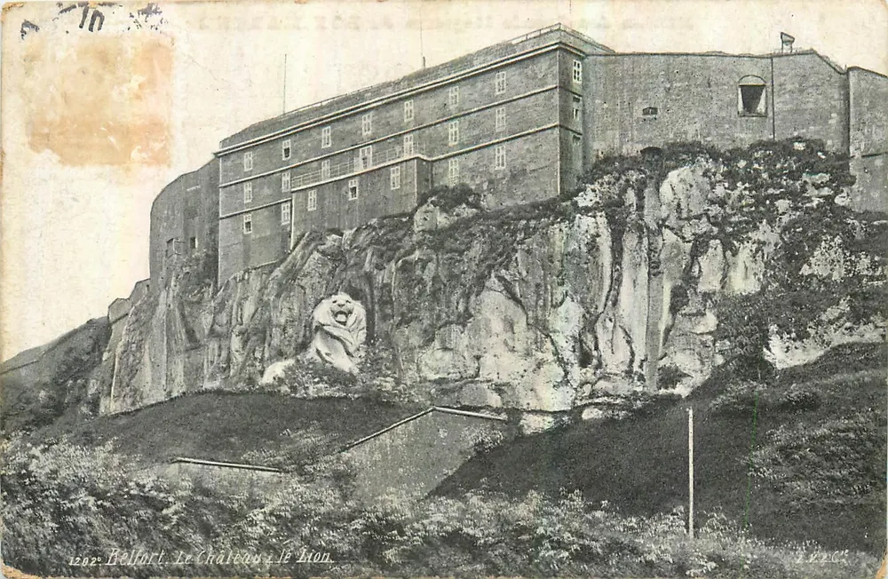 Belfort - O Castelo do Leão — Edição dos Grandes Magasins du Bon Marché, n° 1202 - Frente
