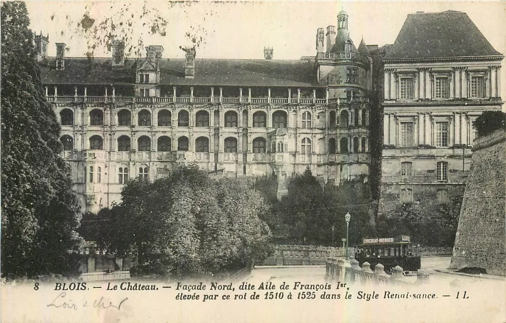 Blois — Das Schloss — Nordfassade, genannt Flügel von François Ier, errichtet von diesem König zwischen 1510 und 1525 im Renaissance-Stil — 1 L - Vorderseite
