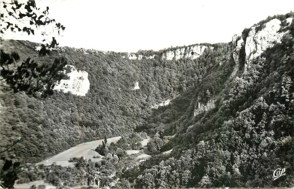 Il Circo del Ferro di Cavallo — Le Planches-en-Arbois (Jura) — C.A.P. Letellier, Parigi - Recto