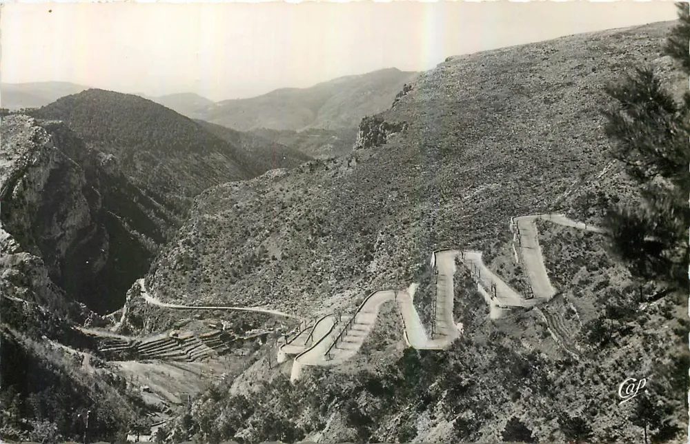 I tornanti del Col de Braus — 1.000 m — editore Réal-Photo, Parigi - Recto