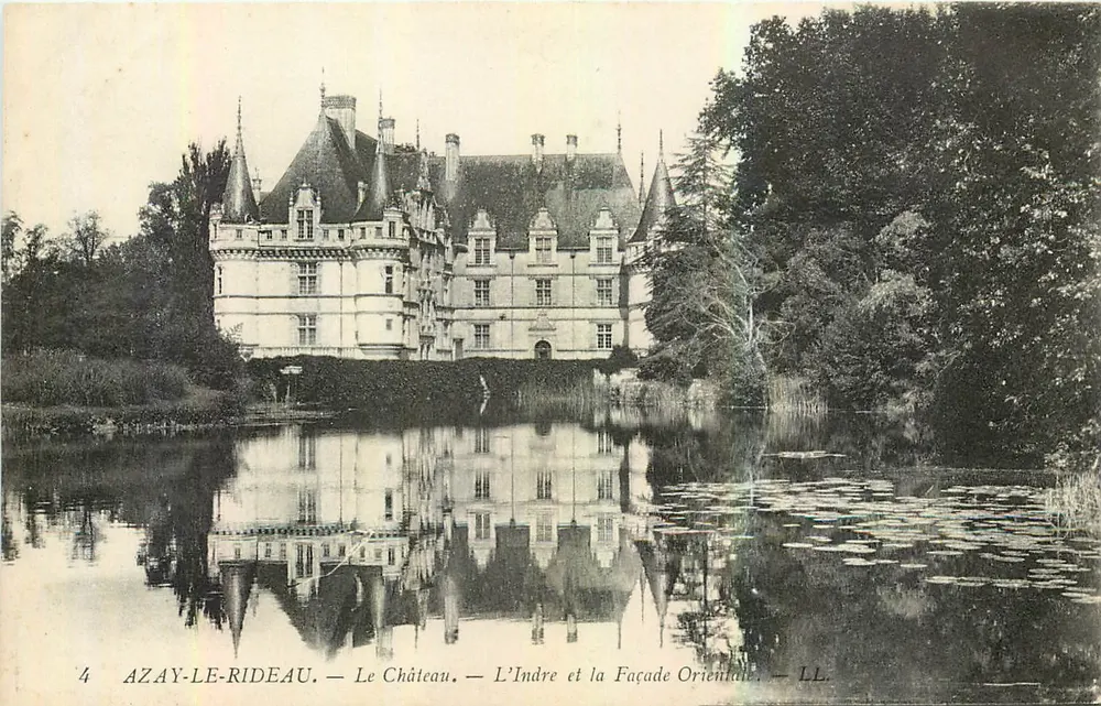 Azay-le-Rideau — Das Schloss — Der Fluss Indre und die Ostfassade — LL. - Vorderseite