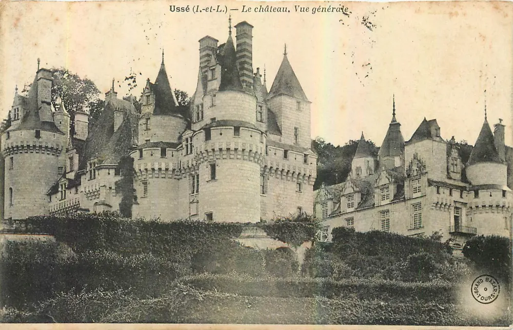 Ussé (Loir-et-Cher) — A vista geral do castelo — Grand Bazy Tours - Frente