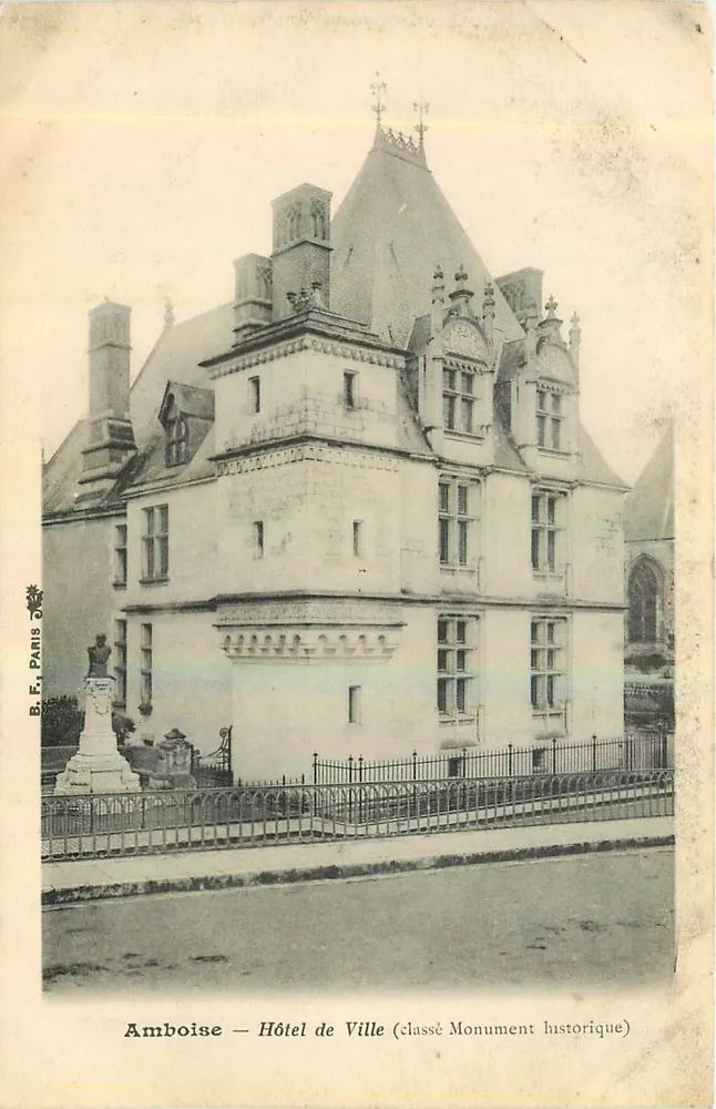 Amboise — Hotel de Ville (classé Monument historique) — B.F. Paris - Frente