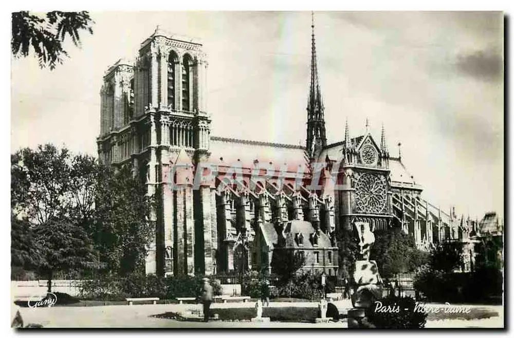 Paris - Notre-Dame — vista da fachada e da torre - Frente
