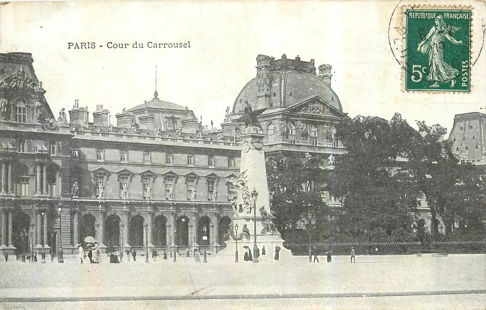 Paris - Cour du Carrousel — vista do Louvre e do monumento central — editor não visível - Frente