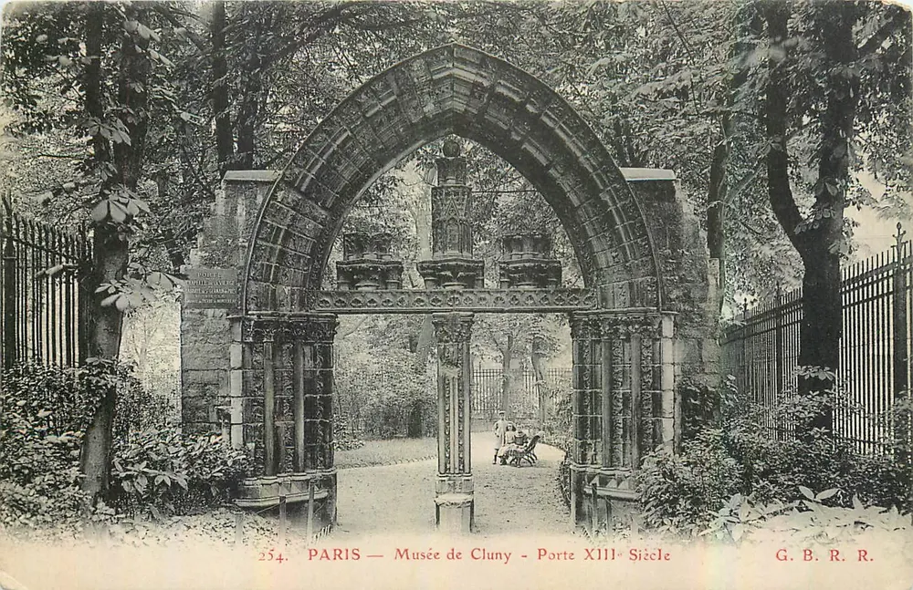 Paris — Museu de Cluny — Porta do Século XIII — G. B. R. R. n°254 - Frente
