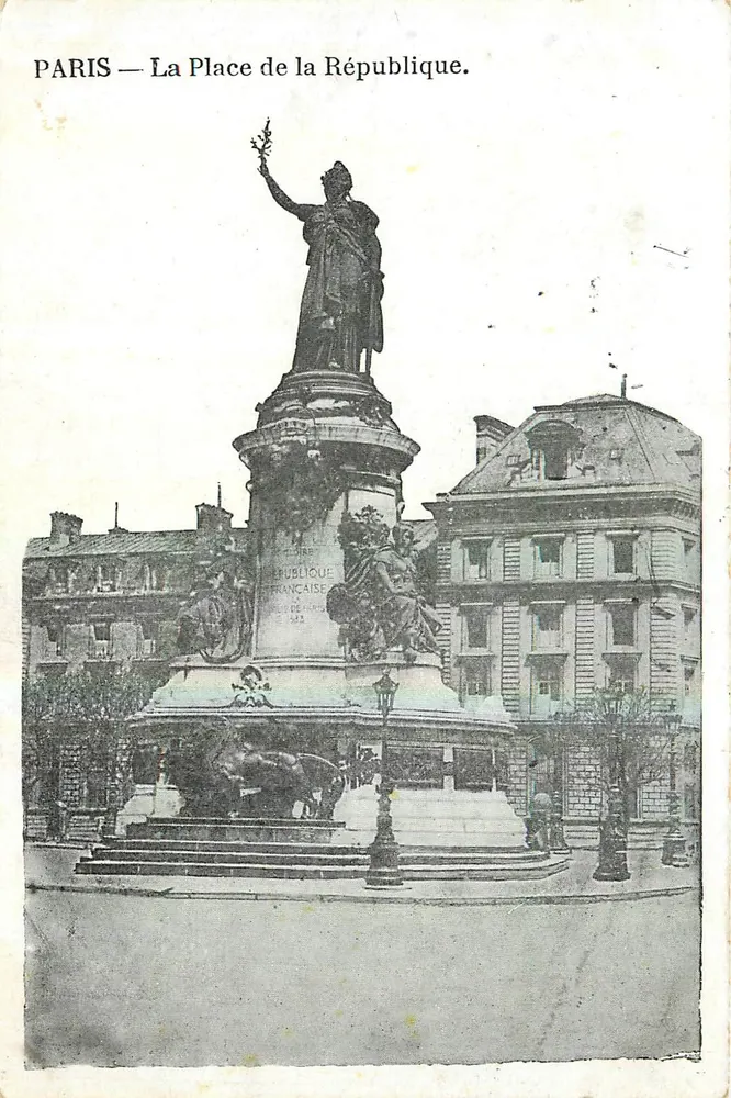 PARIS — A Place de la République — Monument à la République Française - Frente